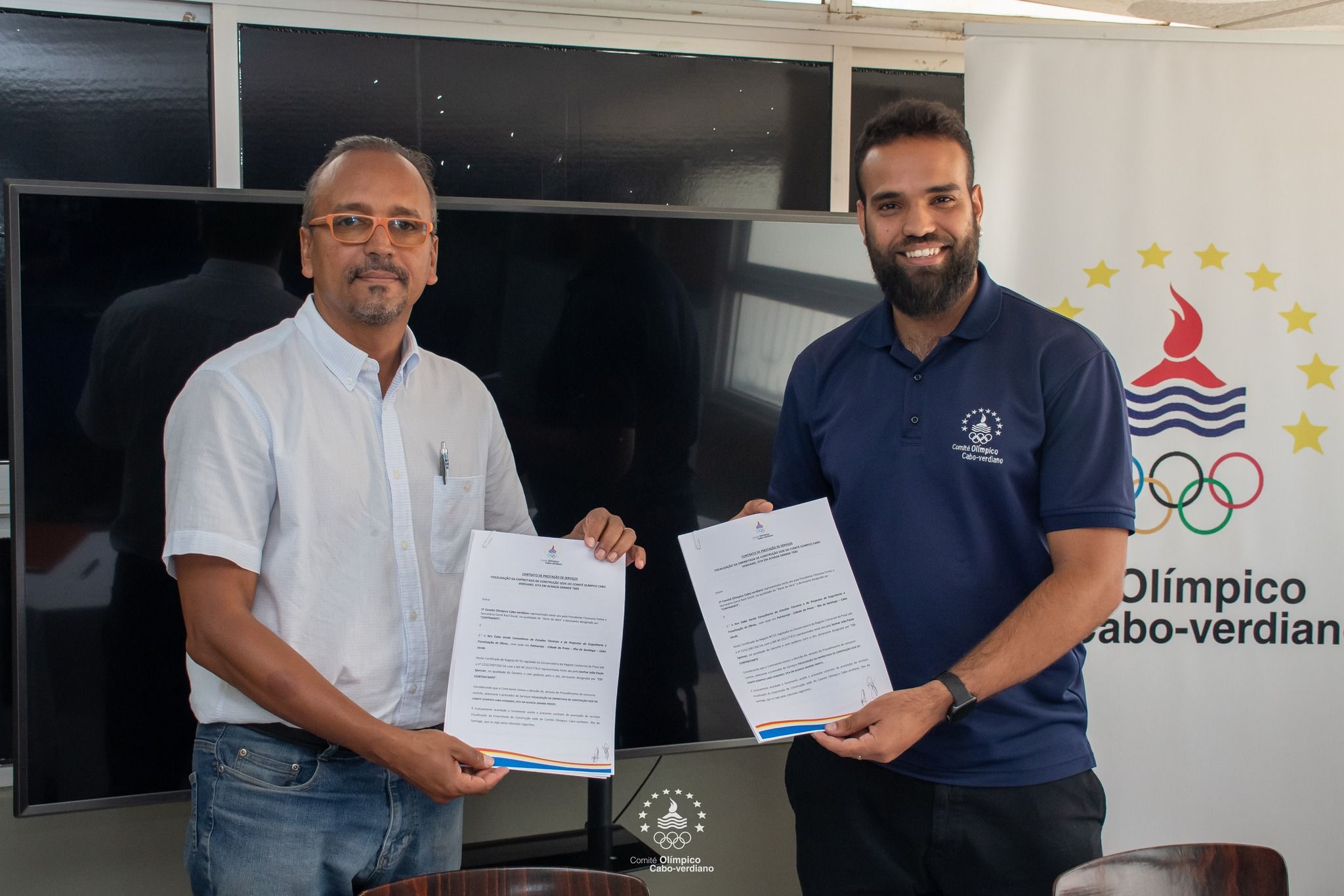 ASSINADO CONTRATO CONSTRUCAO SEDE COC.jpg