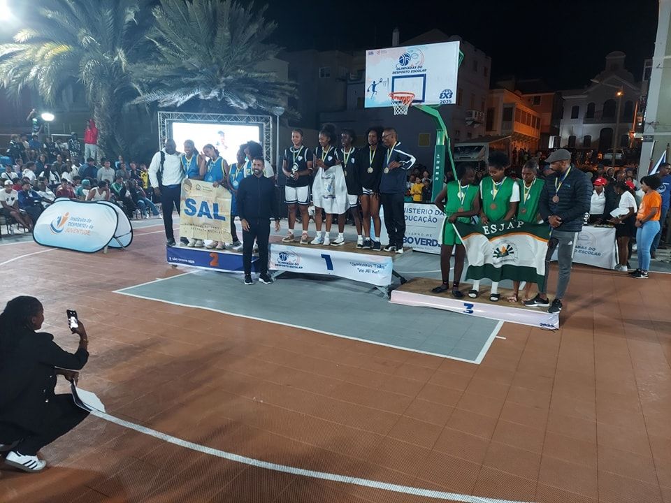 aobasquetebol 3x3 podio  feminino  amor deus 2.jpg